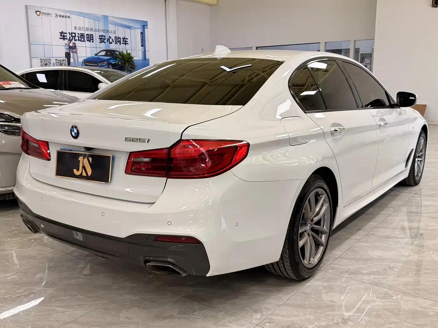 2018 BMW 5 Series Imported Model 525i M Sport Package — миниатюра 7