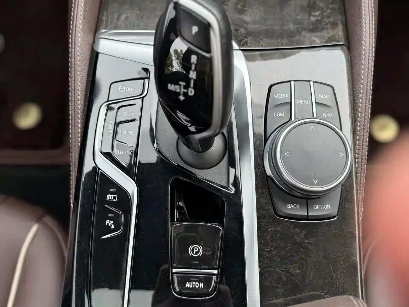 BMW 5 Series PHEV 2022 Facelift 535Le Luxury Package — миниатюра 12