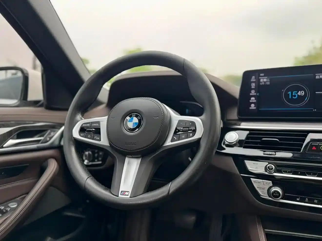 BMW 5 Series PHEV 2022 Facelift 535Le Luxury Package — миниатюра 13