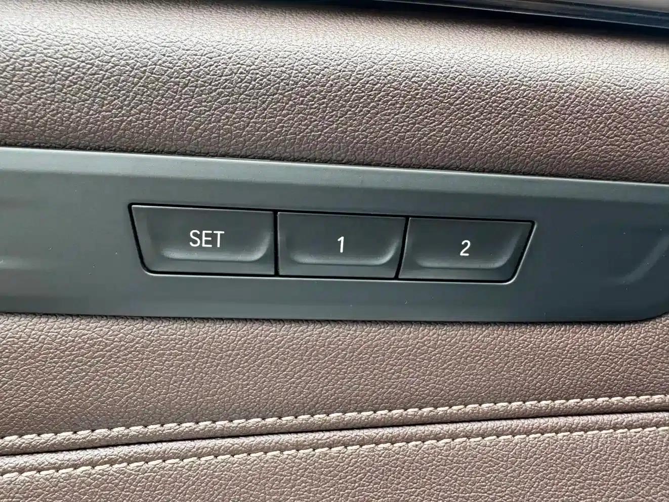BMW 5 Series PHEV 2022 Facelift 535Le Luxury Package — миниатюра 15