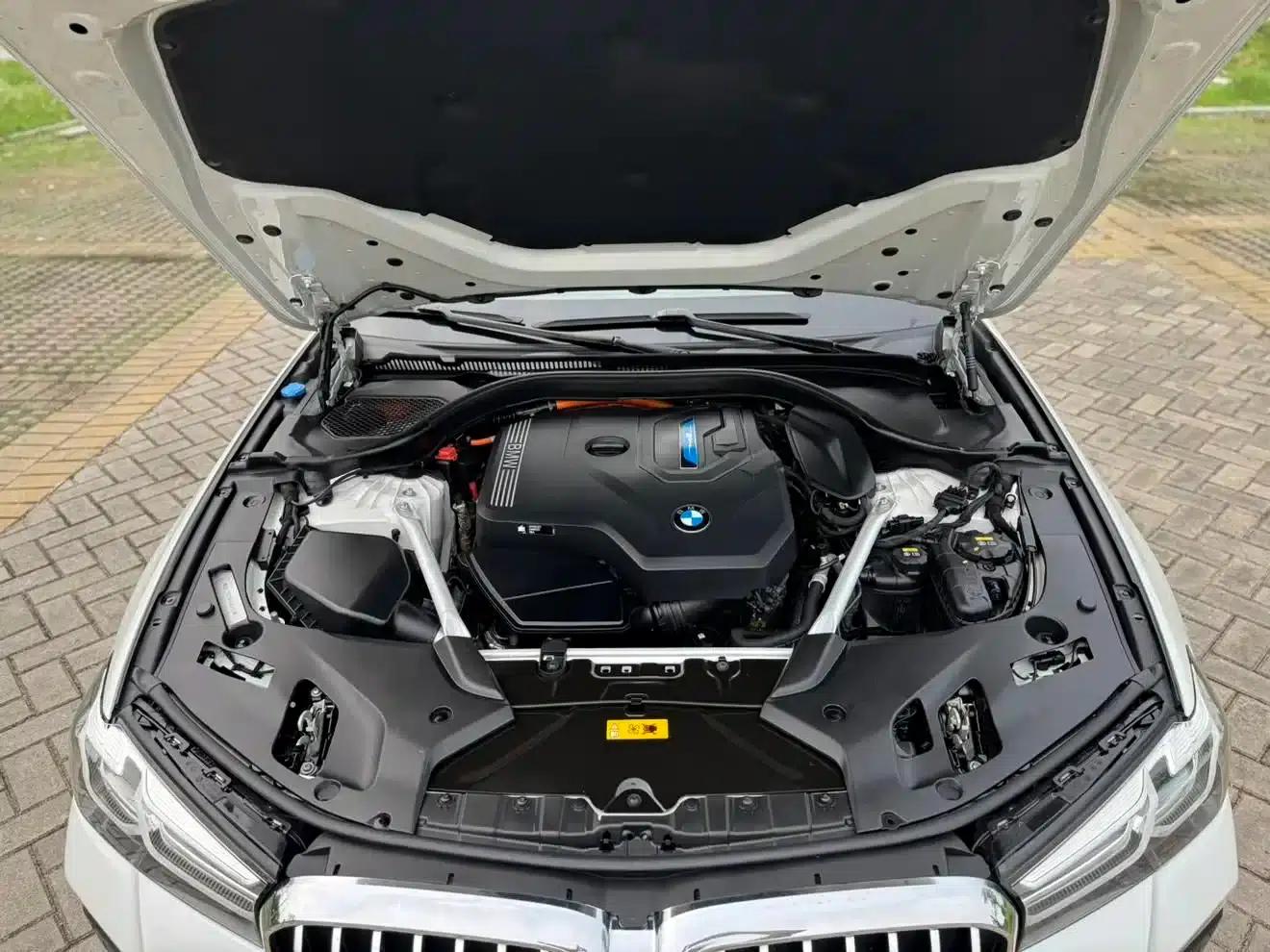 BMW 5 Series PHEV 2022 Facelift 535Le Luxury Package — миниатюра 18