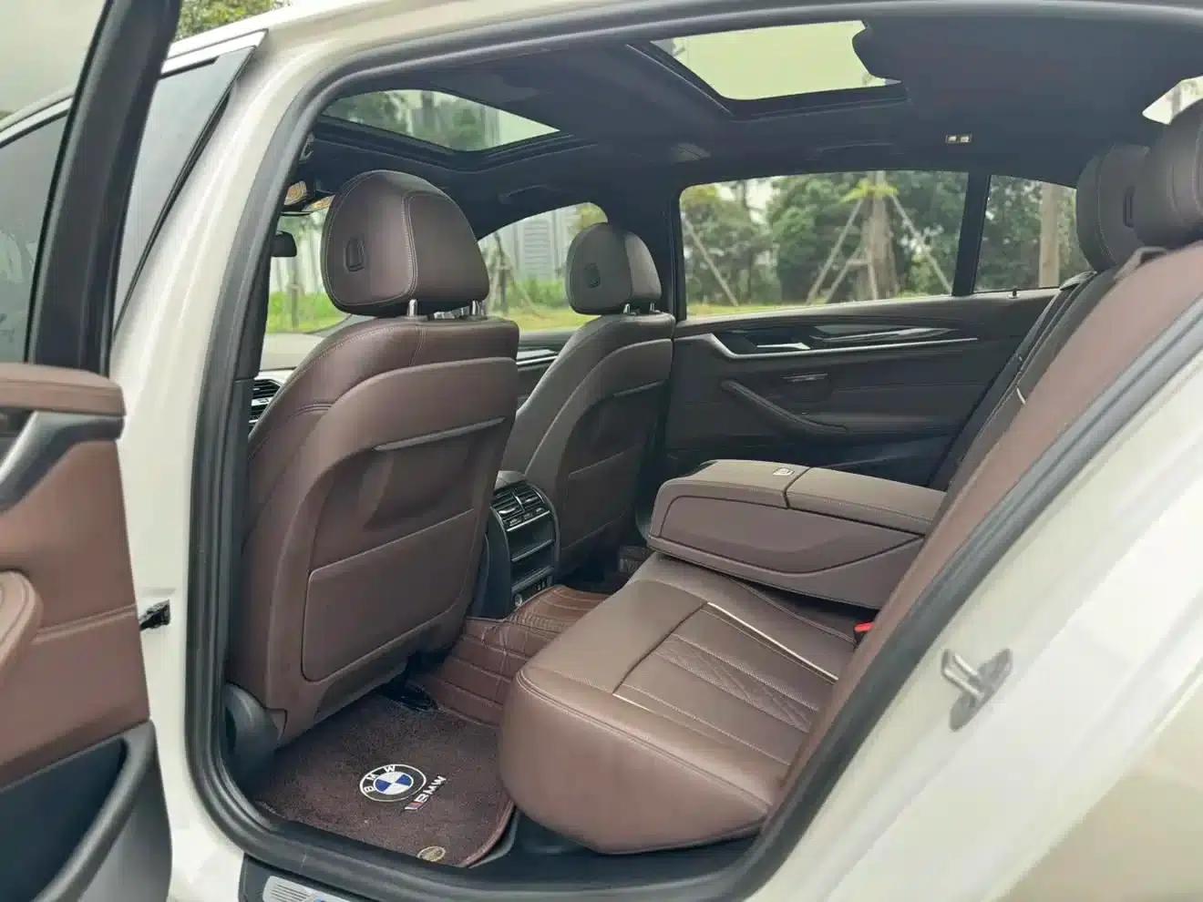 BMW 5 Series PHEV 2022 Facelift 535Le Luxury Package — миниатюра 9