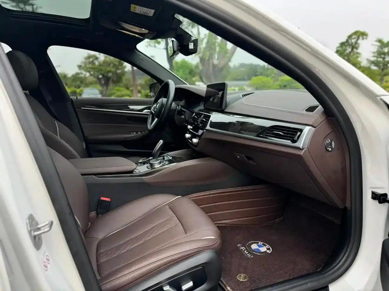 BMW 5 Series PHEV 2022 Facelift 535Le Luxury Package — миниатюра 10