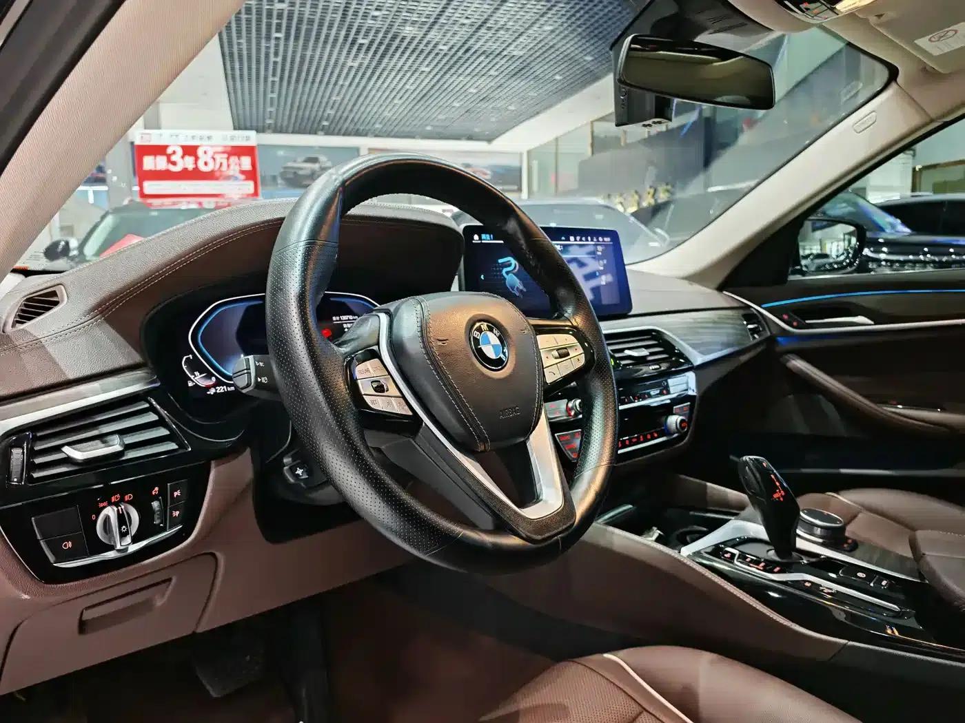 BMW 5 Series PHEV 2021 Facelift 535Le Luxury Package — миниатюра 6