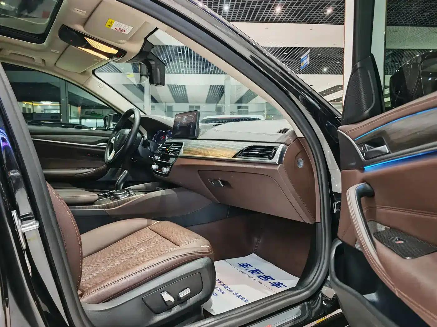BMW 5 Series PHEV 2021 Facelift 535Le Luxury Package — миниатюра 10