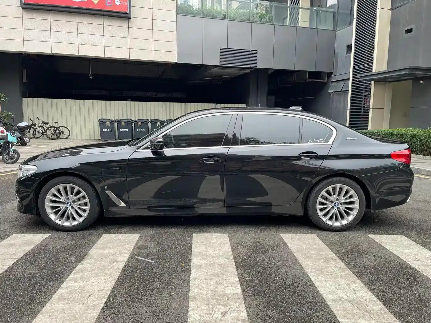 BMW 5 Series PHEV 2019 Facelift 530Le Luxury Package — миниатюра 4