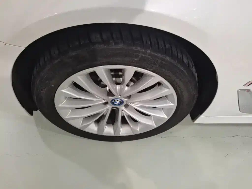 BMW 5 Series PHEV 2019 530Le Pioneer Edition — миниатюра 23