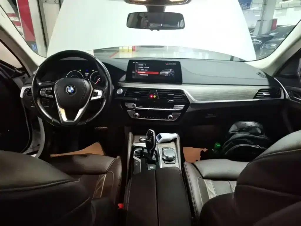 BMW 5 Series PHEV 2019 530Le Pioneer Edition — миниатюра 10