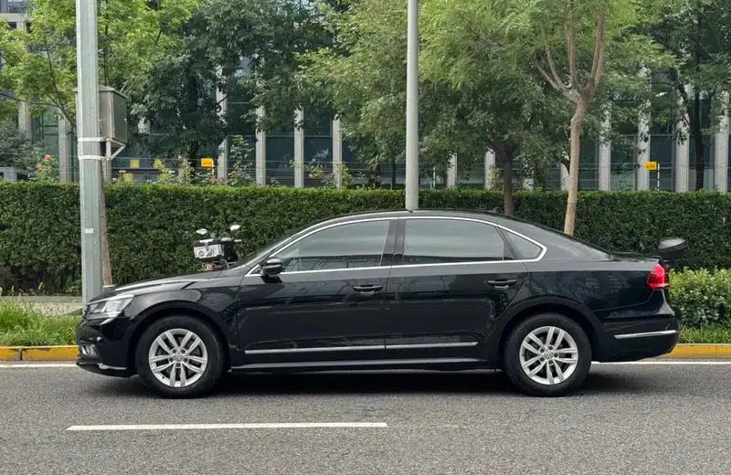 2016 Passat 330TSI DSG Premium Edition — миниатюра 3