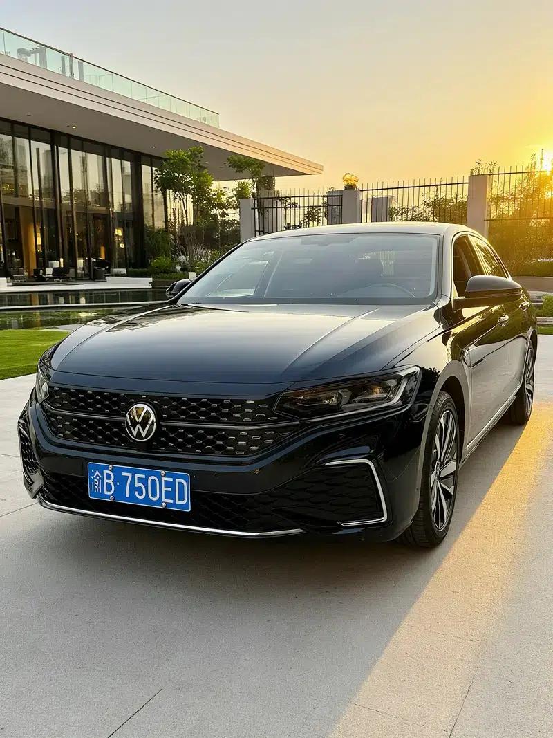 2023 Passat Facelift 330TSI Starry Sky Elite Edition — миниатюра 1