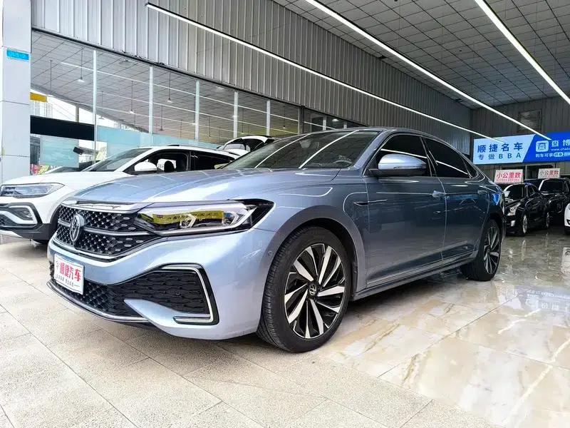 2022 Volkswagen Passat 330TSI Starry Sky Premium Edition — миниатюра 1