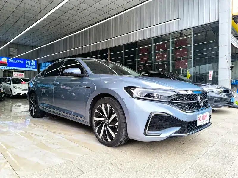 2022 Volkswagen Passat 330TSI Starry Sky Premium Edition — миниатюра 3