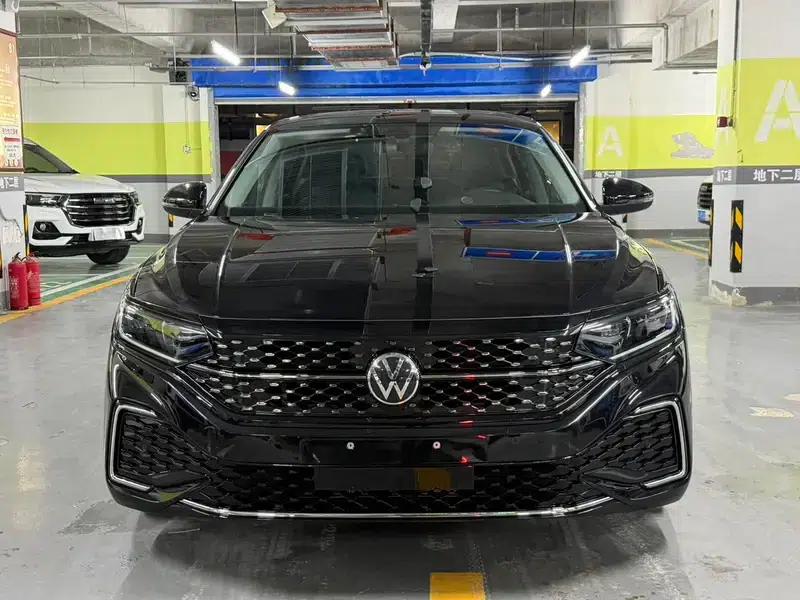 2022 Passat 280TSI Elite Edition — миниатюра 2