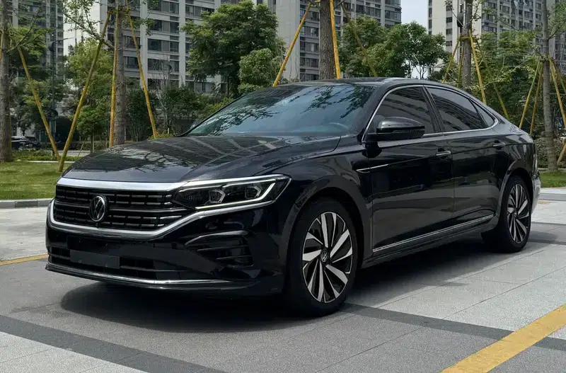 2022 Passat 330TSI Luxury Edition — миниатюра 1