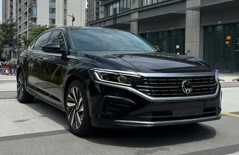 2022 Passat 330TSI Luxury Edition — миниатюра 3