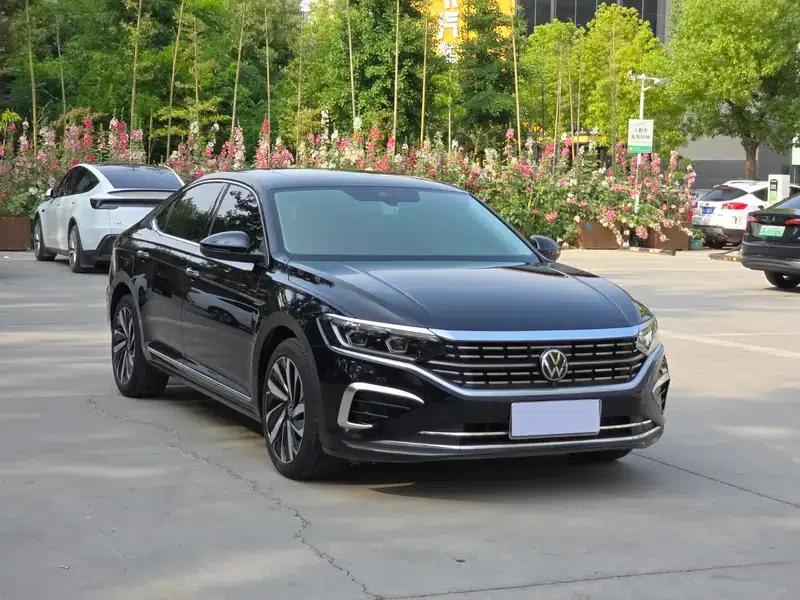 2023 Passat Facelift 330TSI Luxury Edition — миниатюра 3