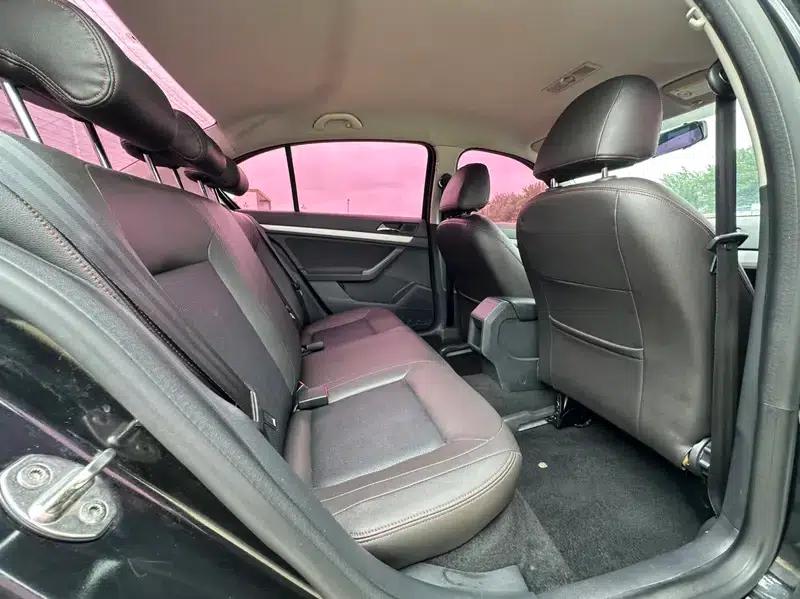 2017 Volkswagen Lavida 1.6L Automatic Fashion Edition — миниатюра 11