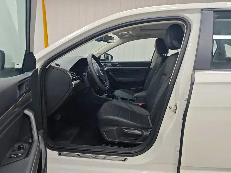 2022 Volkswagen Lavida 1.5L Automatic Comfort Edition — миниатюра 17