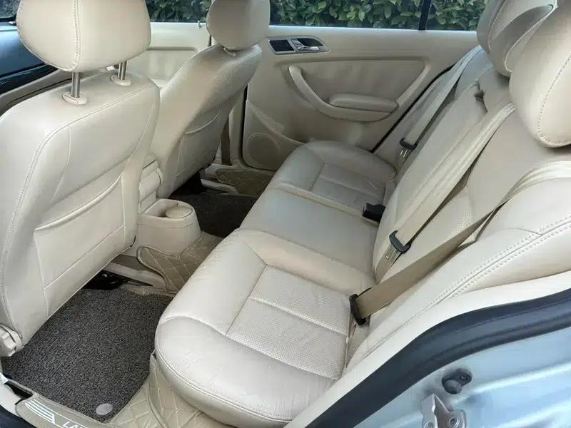 2011 Volkswagen Lavida 1.6L Automatic Premium Edition — миниатюра 11