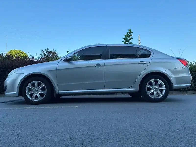 2011 Volkswagen Lavida 1.6L Automatic Premium Edition — миниатюра 4