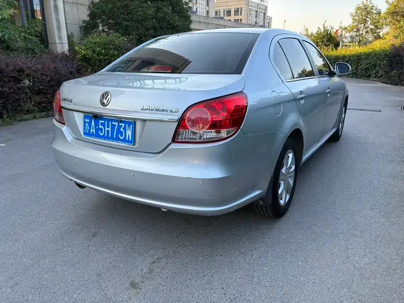 2011 Volkswagen Lavida 1.6L Automatic Premium Edition — миниатюра 6