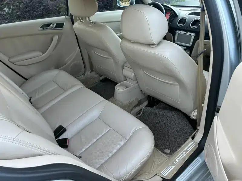 2011 Volkswagen Lavida 1.6L Automatic Premium Edition — миниатюра 8