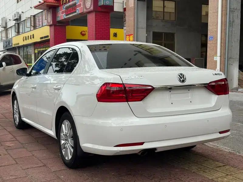 2013 Volkswagen Lavida Classic Facelift 1.6L Automatic Fashion Edition — миниатюра 4