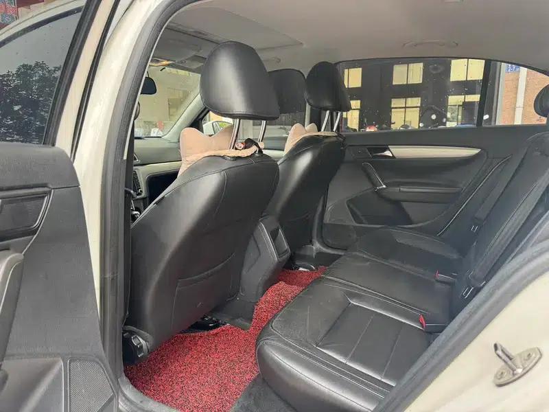 2013 Volkswagen Lavida Classic Facelift 1.6L Automatic Fashion Edition — миниатюра 9