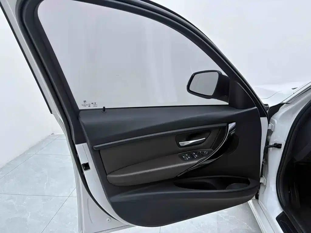 BMW 3 Series 2019 320Li Fashion Edition — миниатюра 17