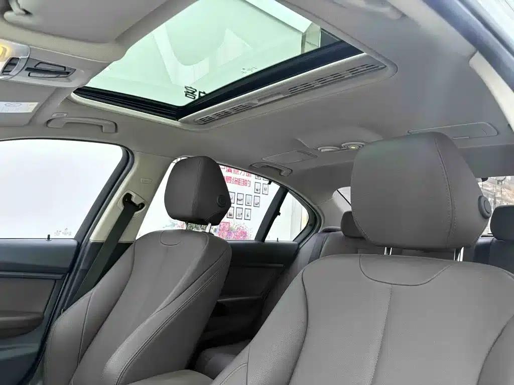 BMW 3 Series 2019 320Li Fashion Edition — миниатюра 26
