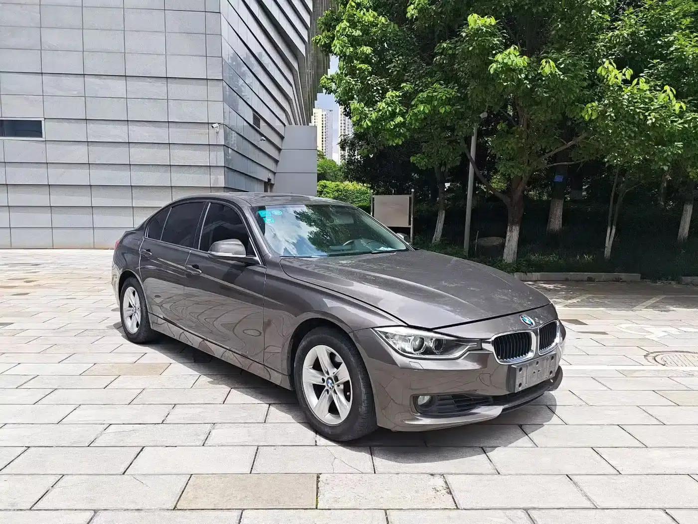 BMW 3 Series 2013 320i Fashion Edition — миниатюра 3