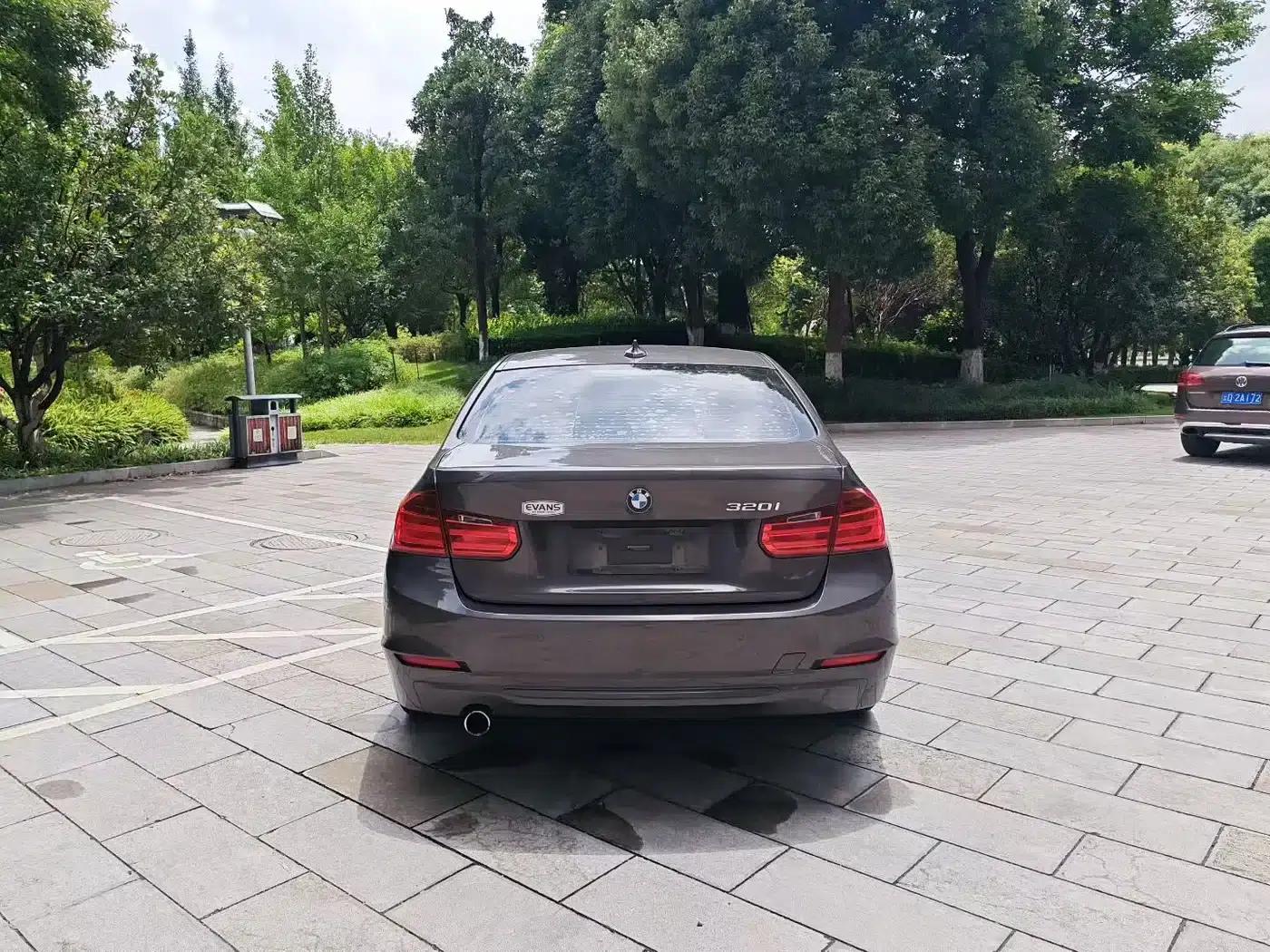 BMW 3 Series 2013 320i Fashion Edition — миниатюра 9