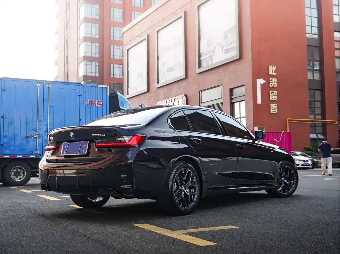 2025 BMW 3 Series 330Li M Sport Shadow Edition — миниатюра 2