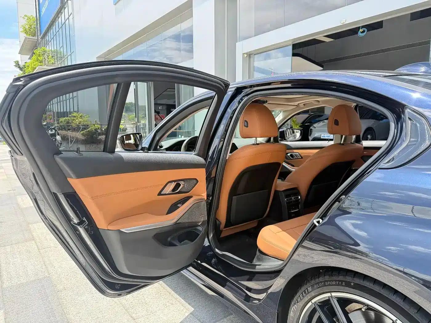 2020 BMW 3 Series 330i M Sport Shadow Edition — миниатюра 15