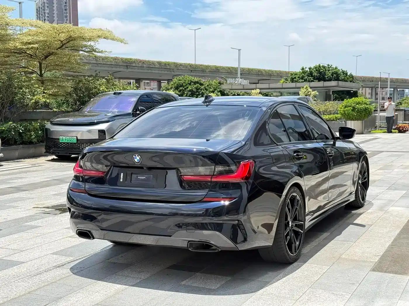 2020 BMW 3 Series 330i M Sport Shadow Edition — миниатюра 6