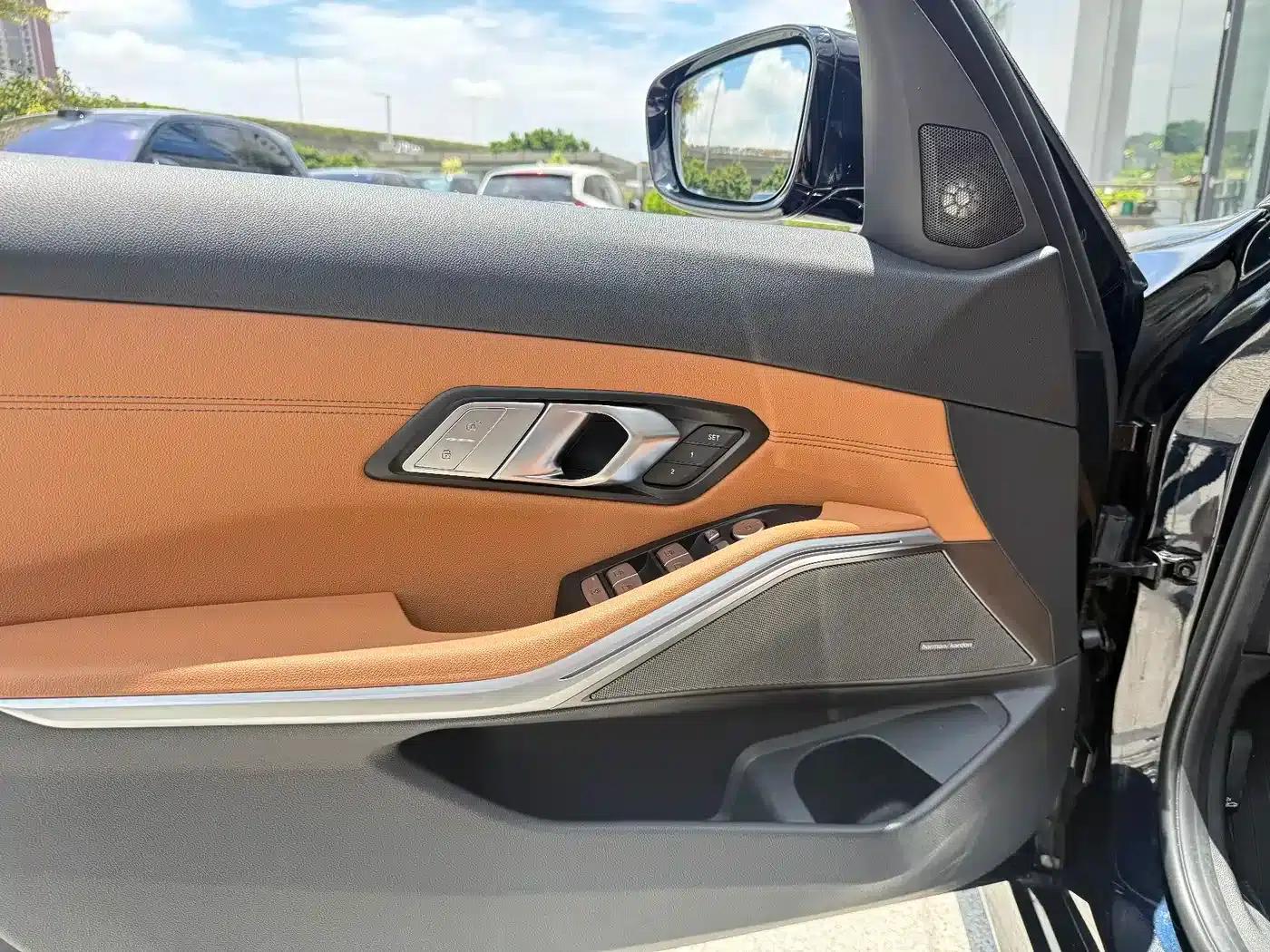 2020 BMW 3 Series 330i M Sport Shadow Edition — миниатюра 10