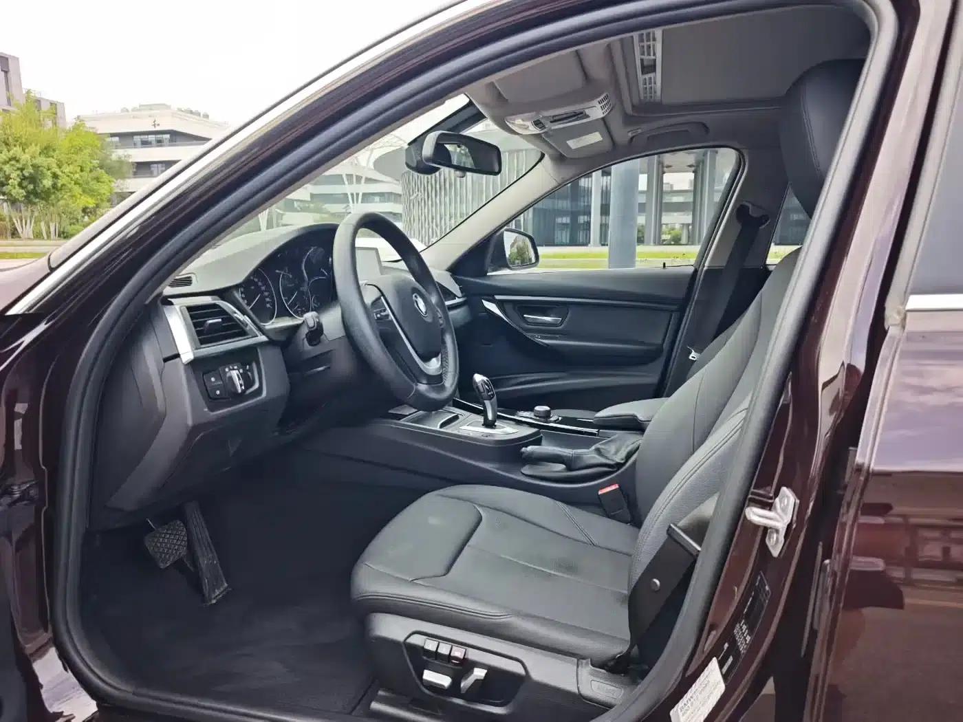 2017 BMW 3 Series 320Li Fashion Edition — миниатюра 4