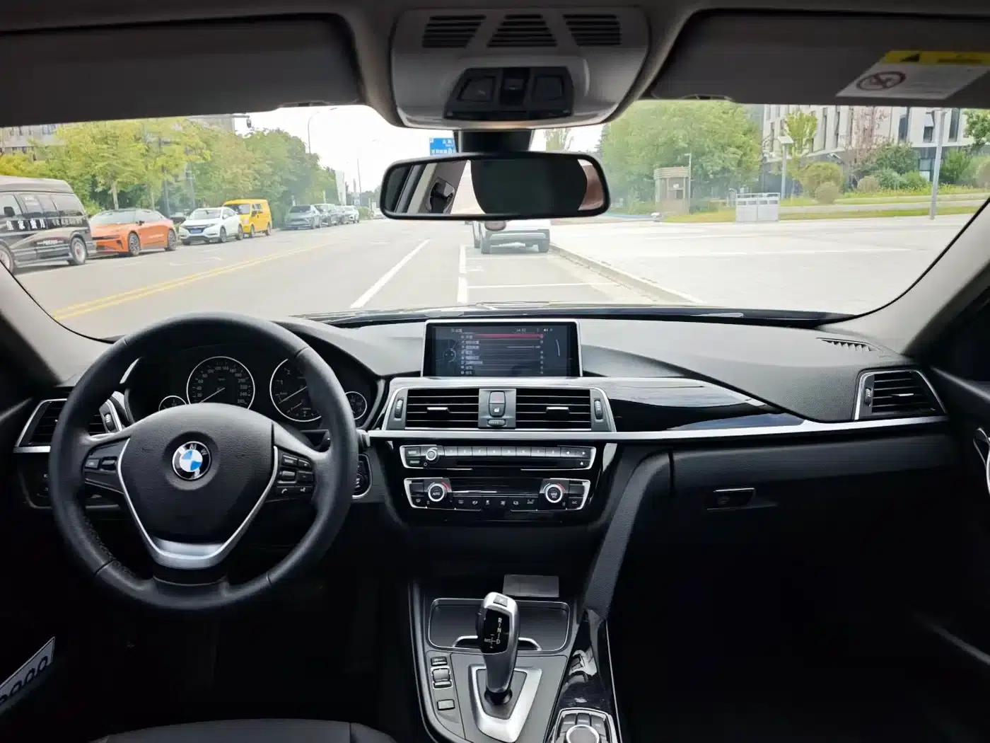 2017 BMW 3 Series 320Li Fashion Edition — миниатюра 5