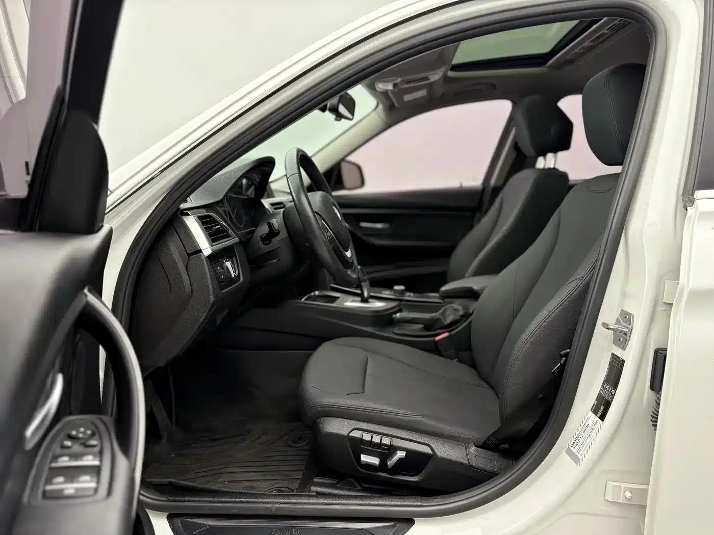 2017 BMW 3 Series 320Li Fashion Edition — миниатюра 5