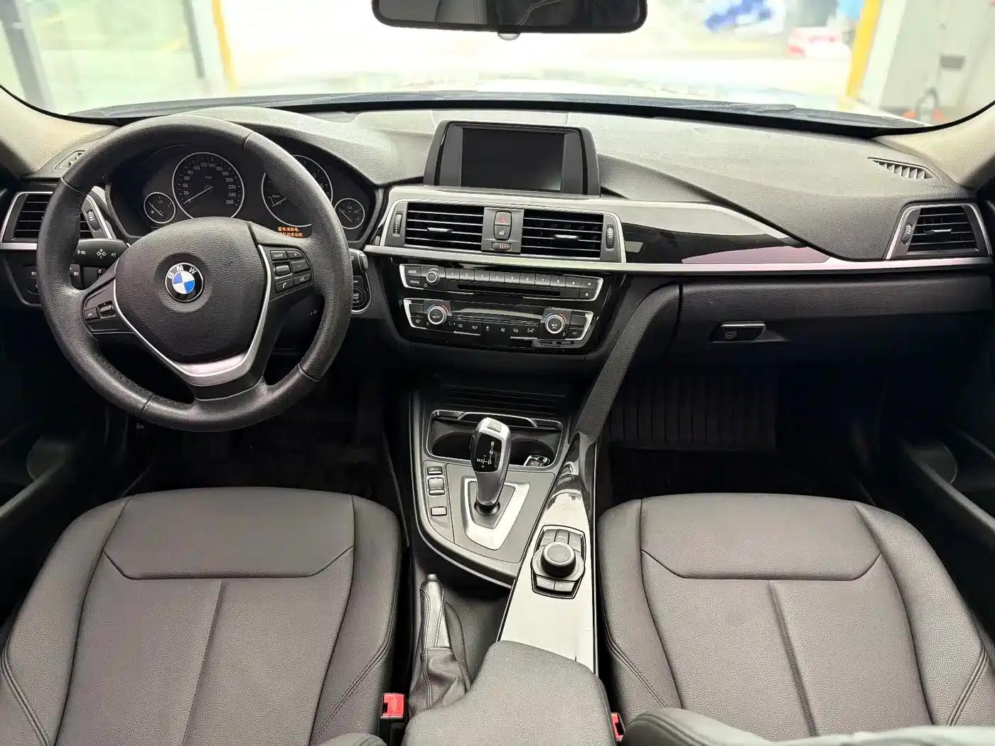 2017 BMW 3 Series 320Li Fashion Edition — миниатюра 7