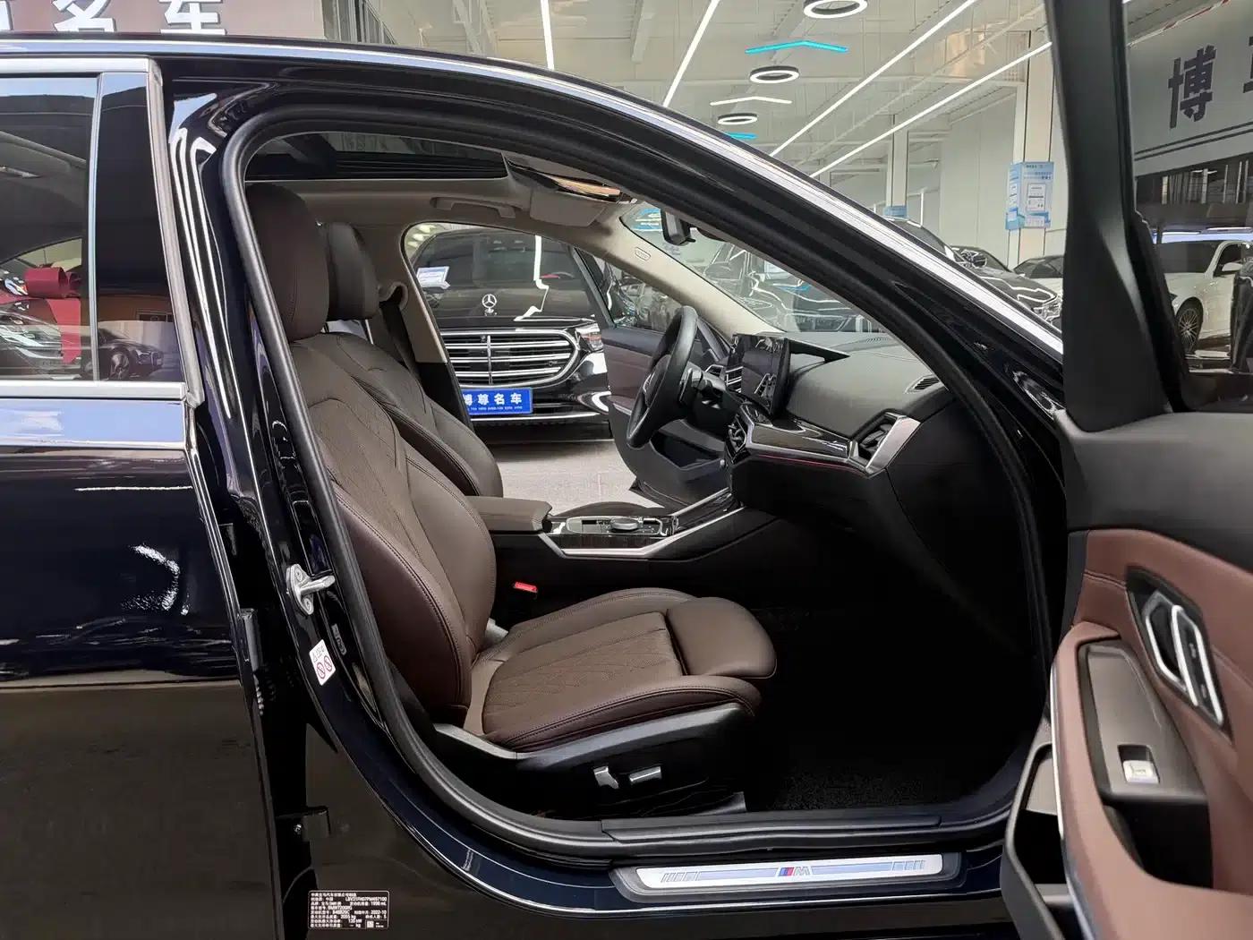 2023 BMW 3 Series 325Li M Sport Package — миниатюра 16