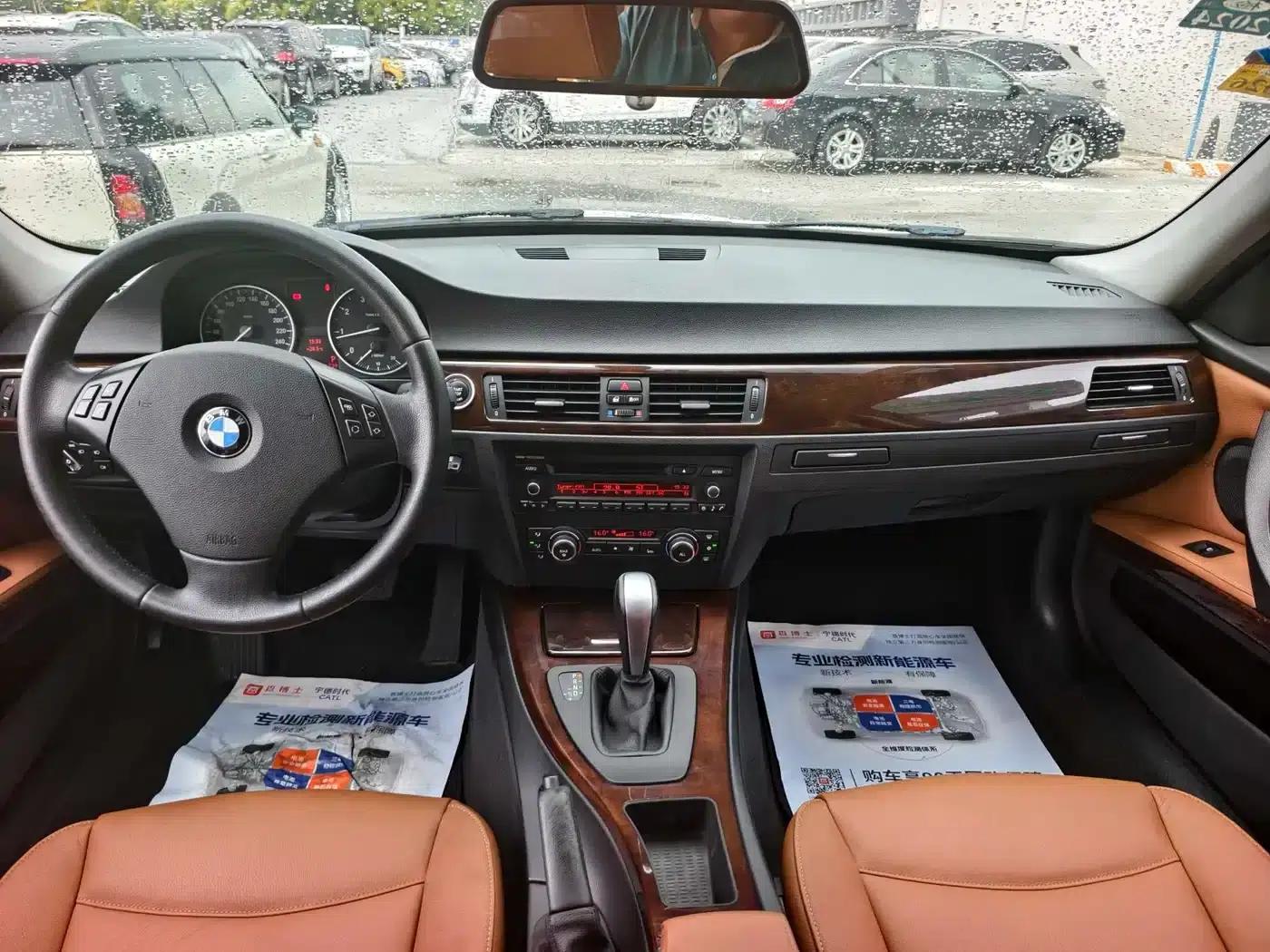 BMW 3 Series 2012 320i Fashion Edition — миниатюра 12