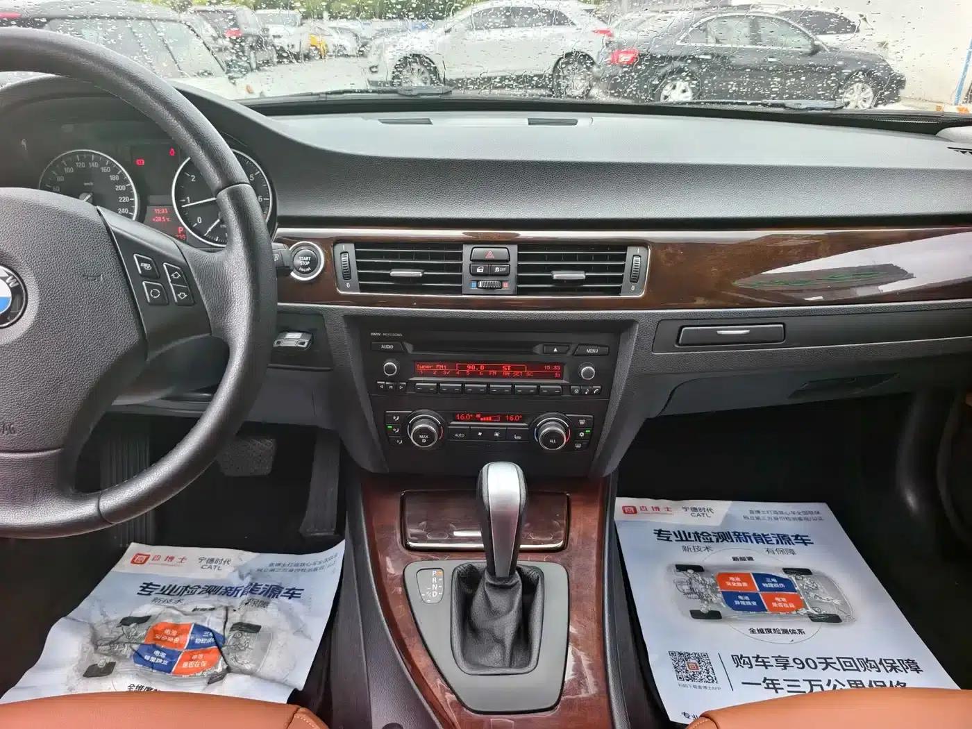 BMW 3 Series 2012 320i Fashion Edition — миниатюра 13