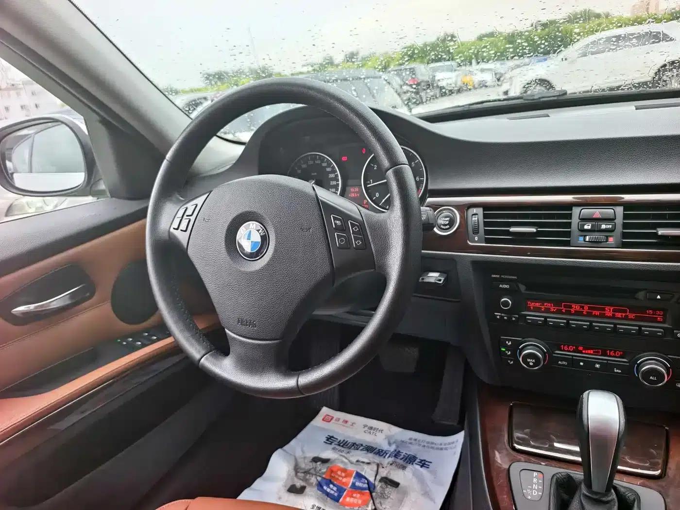 BMW 3 Series 2012 320i Fashion Edition — миниатюра 14
