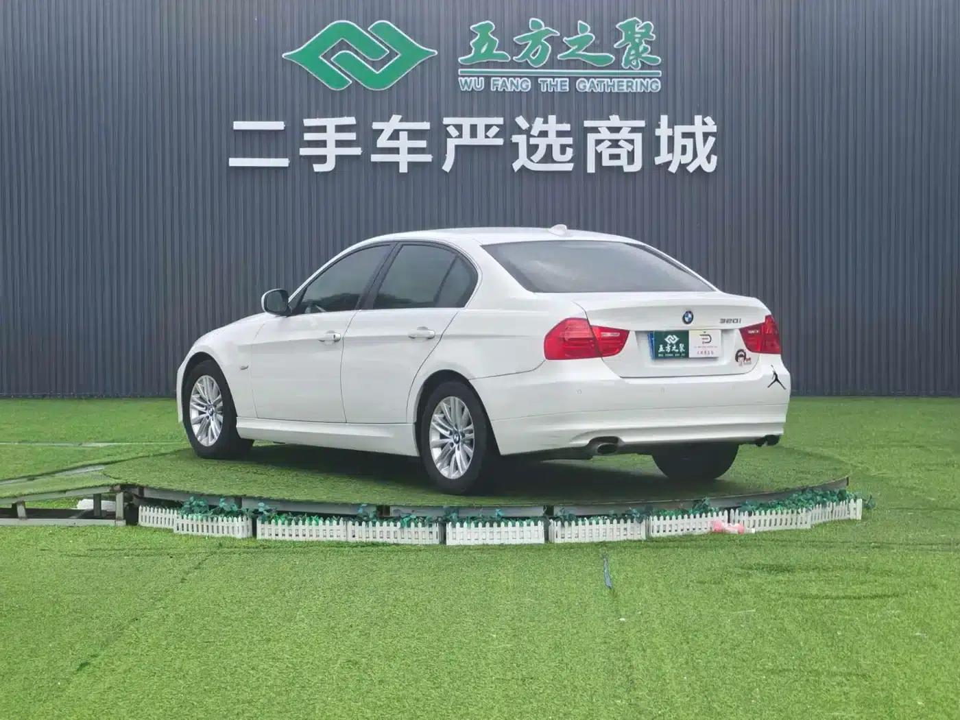 BMW 3 Series 2012 320i Fashion Edition — миниатюра 16