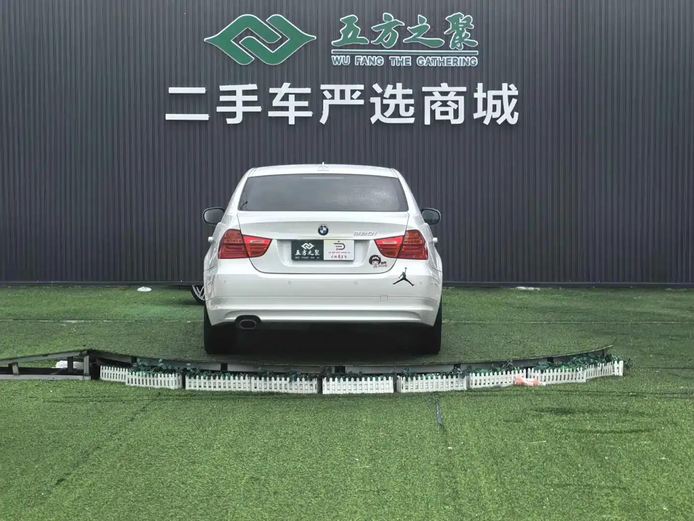 BMW 3 Series 2012 320i Fashion Edition — миниатюра 17
