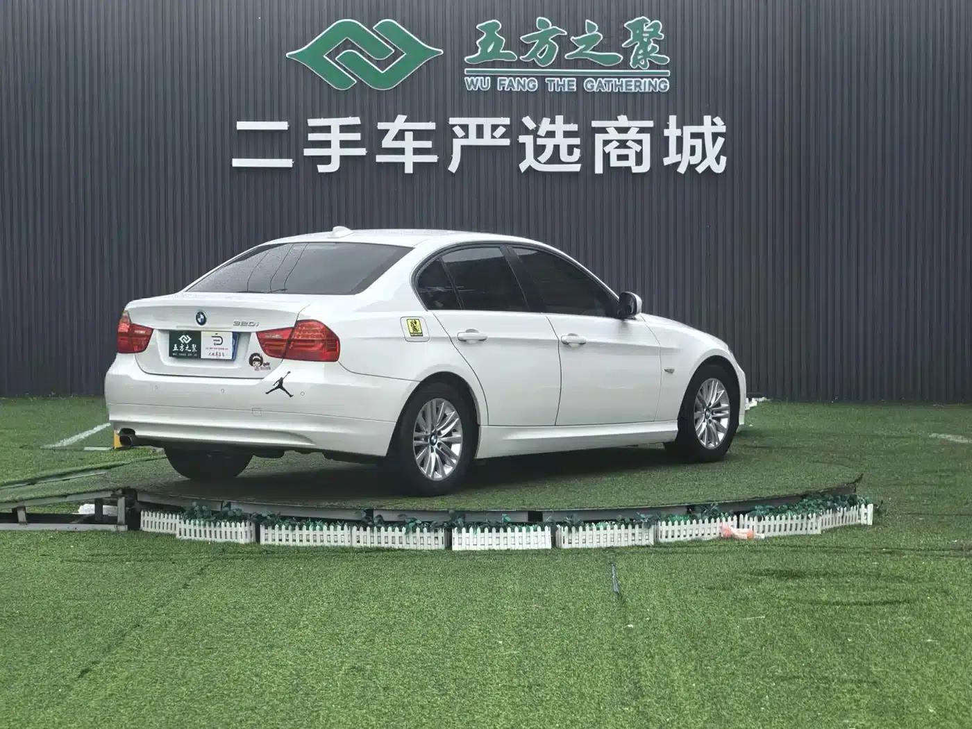BMW 3 Series 2012 320i Fashion Edition — миниатюра 21