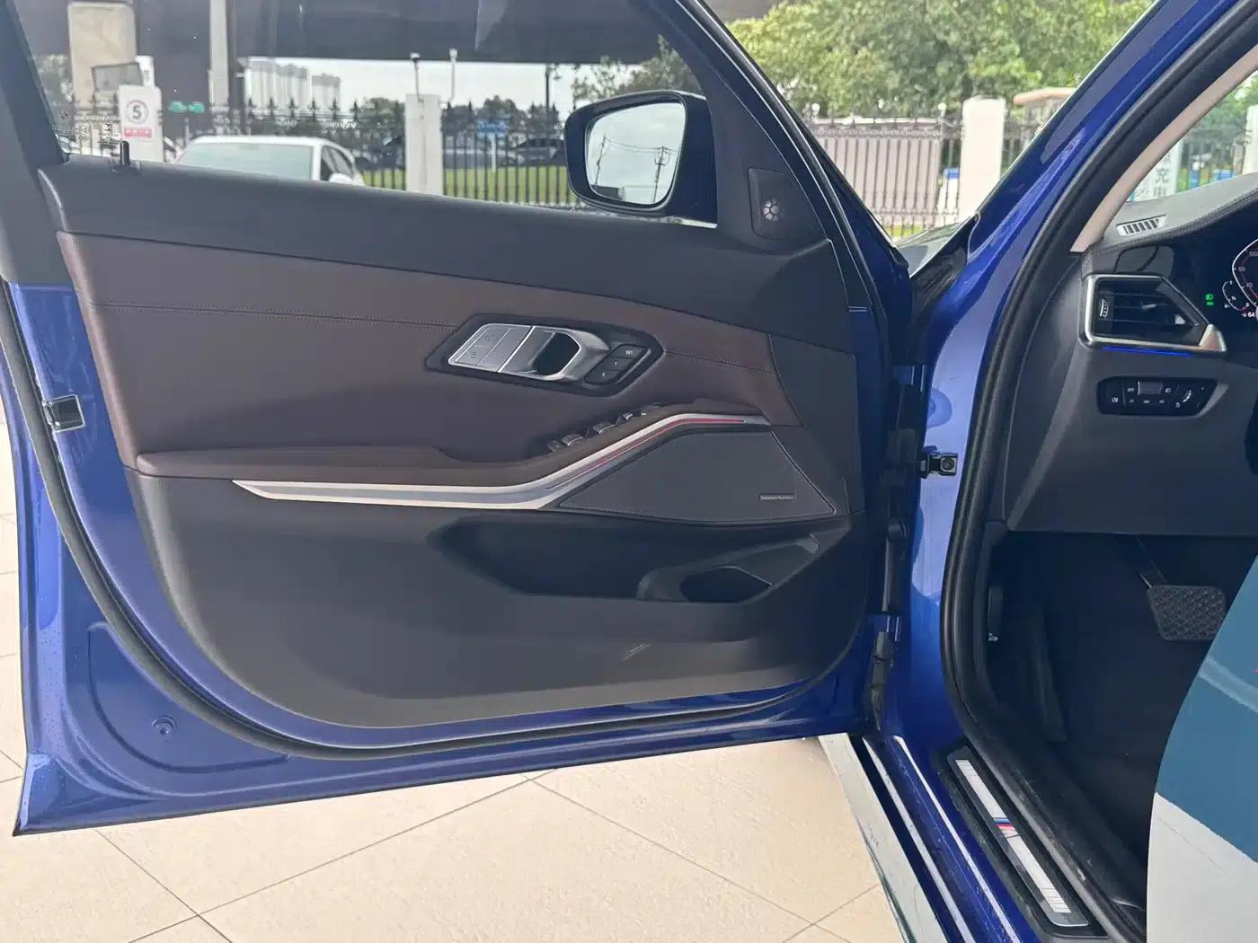 2020 BMW 3 Series 325Li M Sport Shadow Edition — миниатюра 8