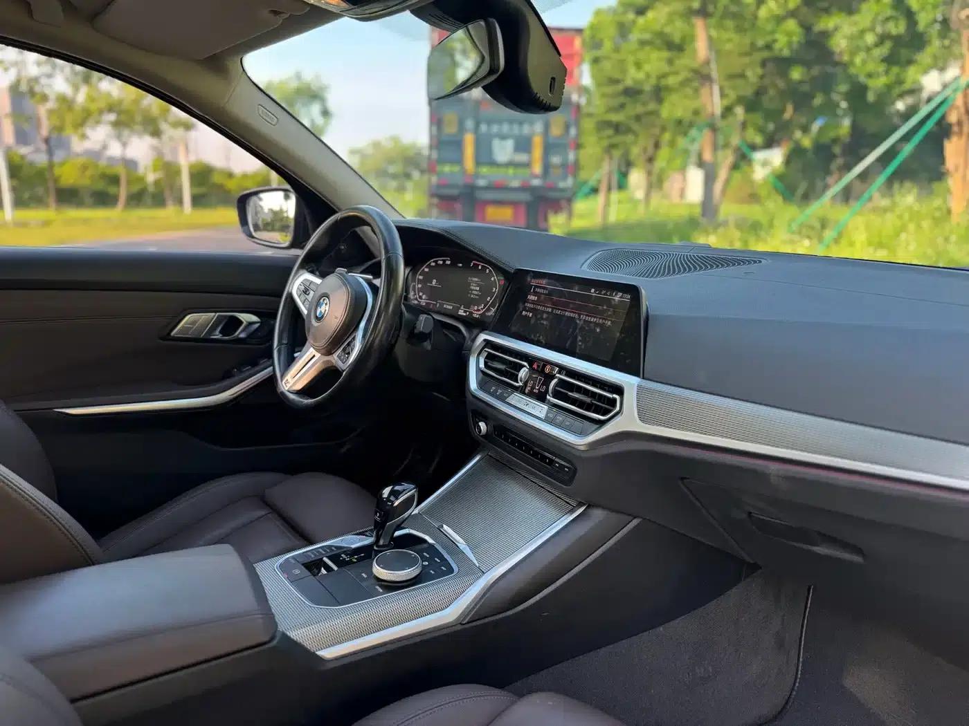 2021 BMW 3 Series 325i M Sport Shadow Edition — миниатюра 12