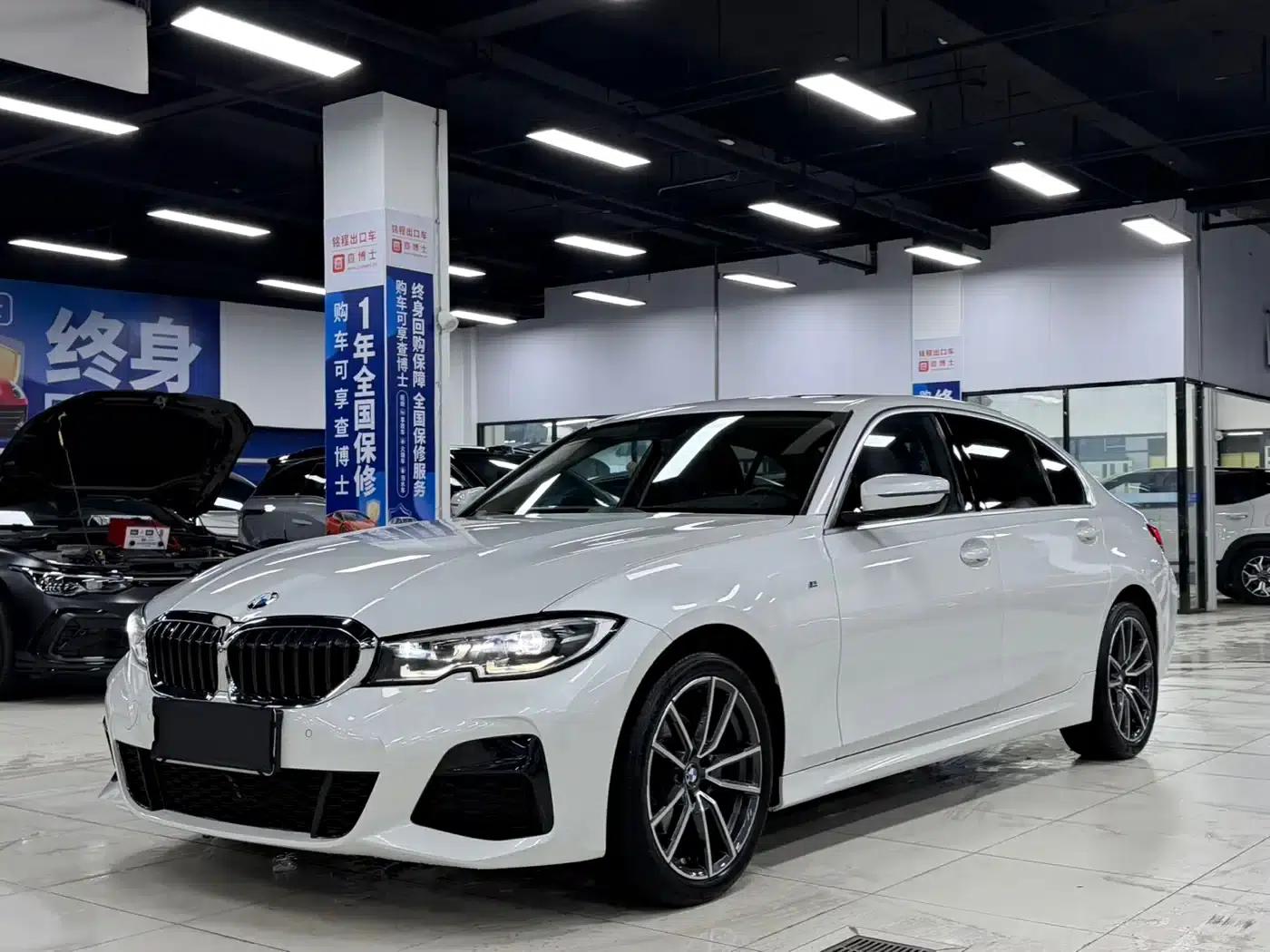 2022 BMW 3 Series 320Li M Sport Package — миниатюра 1